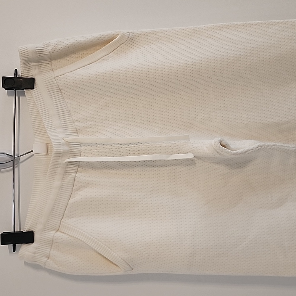 New Tommy John ladies sweater jogger pants coconut milk Size Large